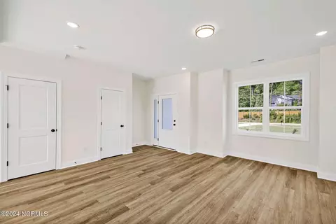 Living - 495 Grandview Dr, Hampstead, NC 28443 photo 4 of 6