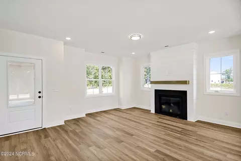 Living - 495 Grandview Dr, Hampstead, NC 28443 photo 3 of 6