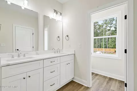 Bath - 495 Grandview Dr, Hampstead, NC 28443 photo 4 of 4