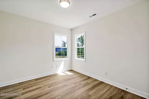 Bedroom - 495 Grandview Dr, Hampstead, NC 28443 photo 5 of 6
