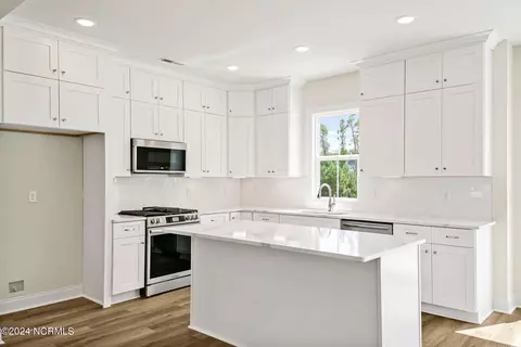 Kitchen - 495 Grandview Dr, Hampstead, NC 28443 photo 7 of 7