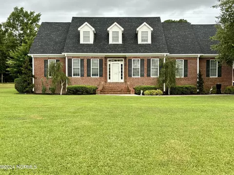 142 Timberlake Dr, Clinton, NC 28328