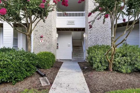 3908 River Front Pl #202, Wilmington, NC 28412