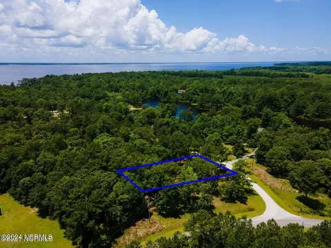 53 Willowbrook Dr, Minnesott Beach, NC 28510