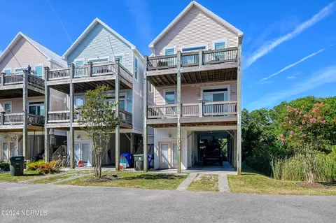 204 D Mandalay Ct, Surf City, NC 28445