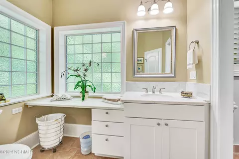 Bath - 210 Connecticut Dr, Chocowinity, NC 27817 photo 3 of 9