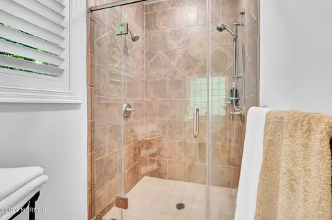 Bath - 210 Connecticut Dr, Chocowinity, NC 27817 photo 4 of 9