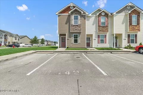 142 Waterstone Ln, Jacksonville, NC 28546