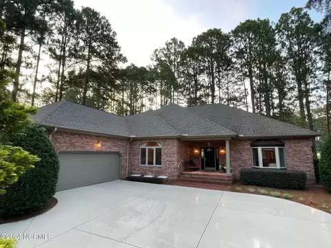 14 Canterbury Cir, Pinehurst, NC 28374