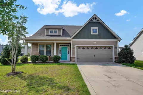 702 London Ln, Hampstead, NC 28443