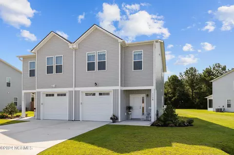 112 Pasture Ln #B, Swansboro, NC 28584