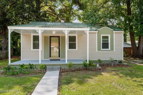 1002 Simmons St, New Bern, NC 28560