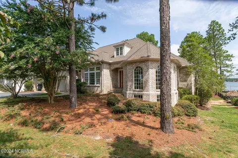 127 Andrews Dr, West End, NC 27376