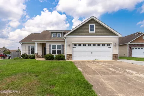 401 Cabernet Ct, Jacksonville, NC 28546