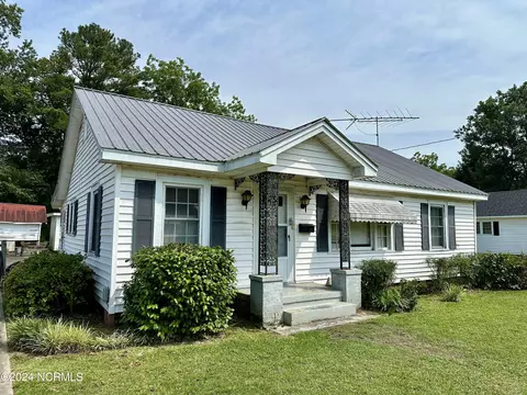 301 Cashie St, Windsor, NC 27983