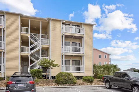 9201 Coast Guard Rd #C201, Emerald Isle, NC 28594