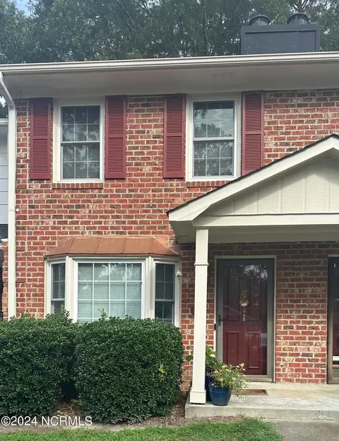 57 Barnes St, Greenville, NC 27858