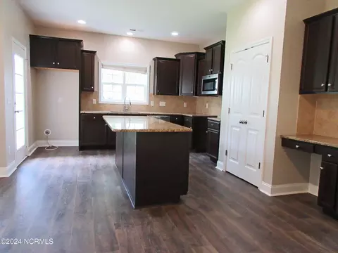 Kitchen - 420 Wolfe Ln, Hubert, NC 28539 photo 2 of 2
