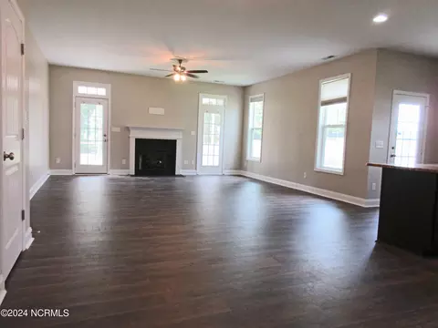 Living - 420 Wolfe Ln, Hubert, NC 28539 photo 1 of 3