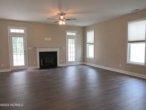 Living - 420 Wolfe Ln, Hubert, NC 28539 photo 2 of 3