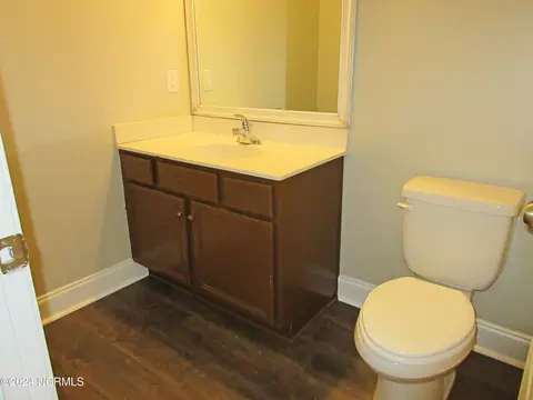Bath - 420 Wolfe Ln, Hubert, NC 28539 photo 1 of 9