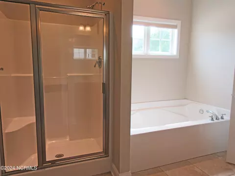 Bath - 420 Wolfe Ln, Hubert, NC 28539 photo 3 of 9