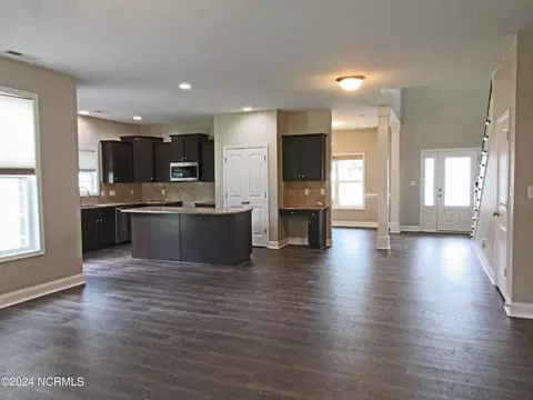 Living - 420 Wolfe Ln, Hubert, NC 28539 photo 3 of 3