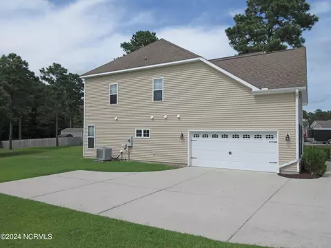 Exterior - 420 Wolfe Ln, Hubert, NC 28539 photo 8 of 9