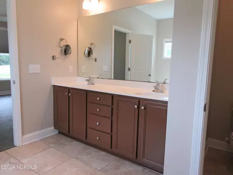 Bath - 420 Wolfe Ln, Hubert, NC 28539 photo 2 of 9