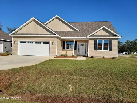 616 Bright Harvest Dr, Maysville, NC 28555