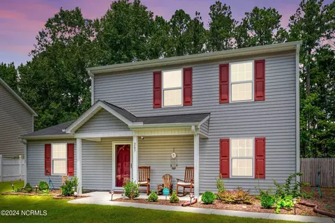 207 E Baywood Ln, Greenville, NC 27834