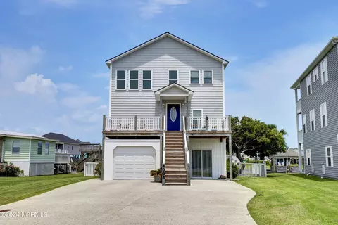 4094 4th St, Surf City, NC 28445