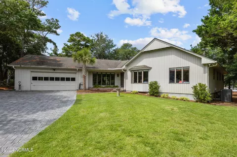 115 Acorn Ct, Pine Knoll Shores, NC 28512