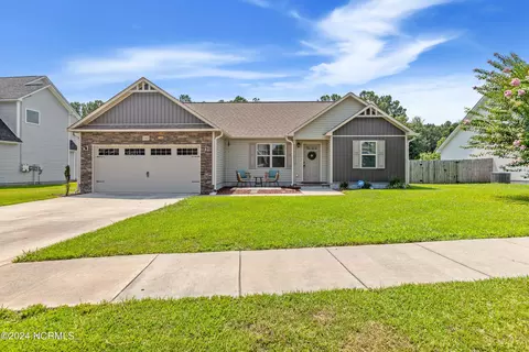 1042 Furia Dr, Jacksonville, NC 28540