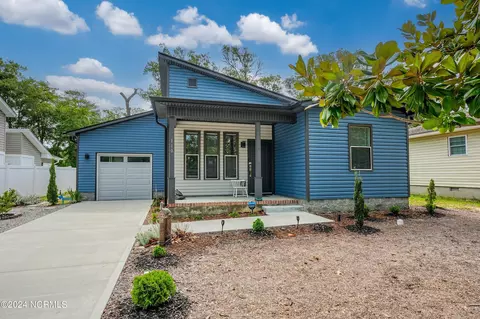 110 NW 19th St, Oak Island, NC 28465