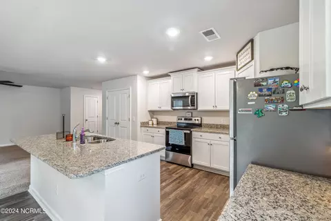 192 Poppleton Dr, Hampstead, NC 28443 photo 12