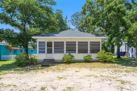 103 N Middleton Ave, Oak Island, NC 28465