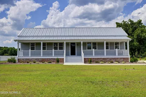 45 Old Maple Hill Rd, Maple Hill, NC 28454