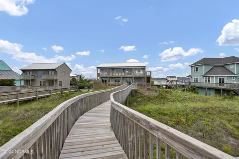 2013 Ocean Blvd, Topsail Beach, NC 28445