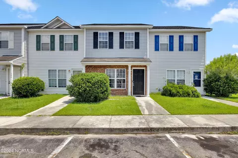 402 Timberlake Trl, Jacksonville, NC 28546