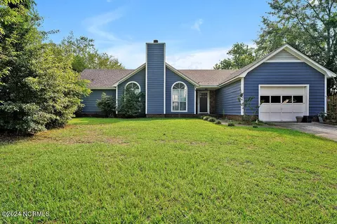 1418 Setter Ct, Wilmington, NC 28411