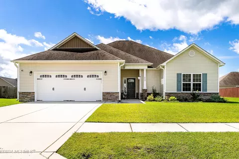 402 Pewter Ct, Jacksonville, NC 28546