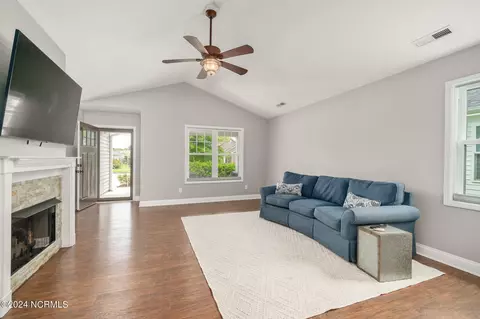 210 Murdock Way, New Bern, NC 28560 photo 9