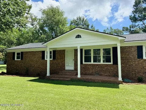 600 Walking Stick Trl, Clinton, NC 28328