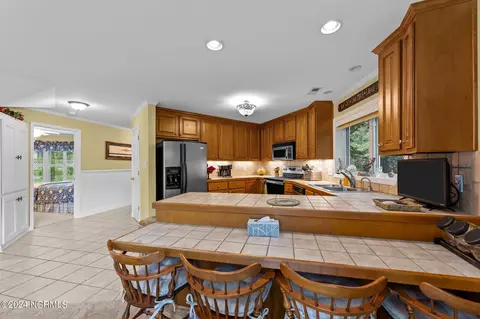 Kitchen - 812 Treasure Point Rd, Bath, NC 27808 photo 2 of 5