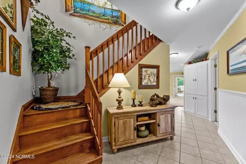 Entry Way - 812 Treasure Point Rd, Bath, NC 27808 photo 2 of 4