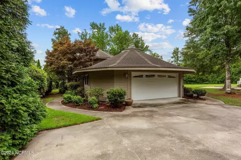 Exterior - 812 Treasure Point Rd, Bath, NC 27808 photo 4 of 22