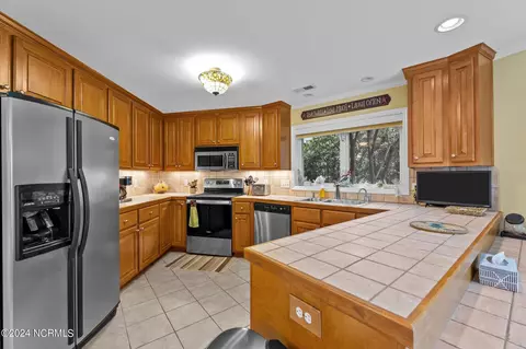 Kitchen - 812 Treasure Point Rd, Bath, NC 27808 photo 3 of 5