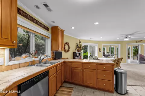 Kitchen - 812 Treasure Point Rd, Bath, NC 27808 photo 4 of 5