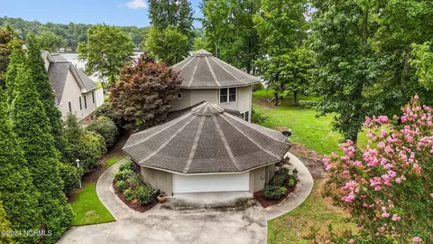 Exterior - 812 Treasure Point Rd, Bath, NC 27808 photo 2 of 22